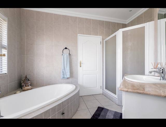 5 BEDROOM HOUSE FOR SALE IN DAINFERN GOLF ESTATE